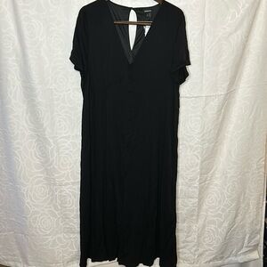 NWT TORRID black maxi dress. Decorative buttons down front of dress. Size 2X.